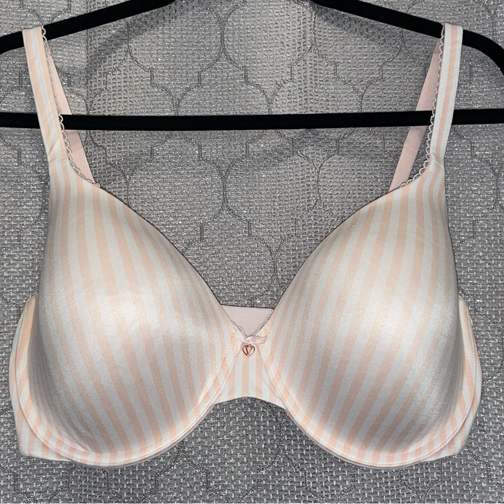 Victoria's Secret Pearl T-Shirt Bra with Molded Cups